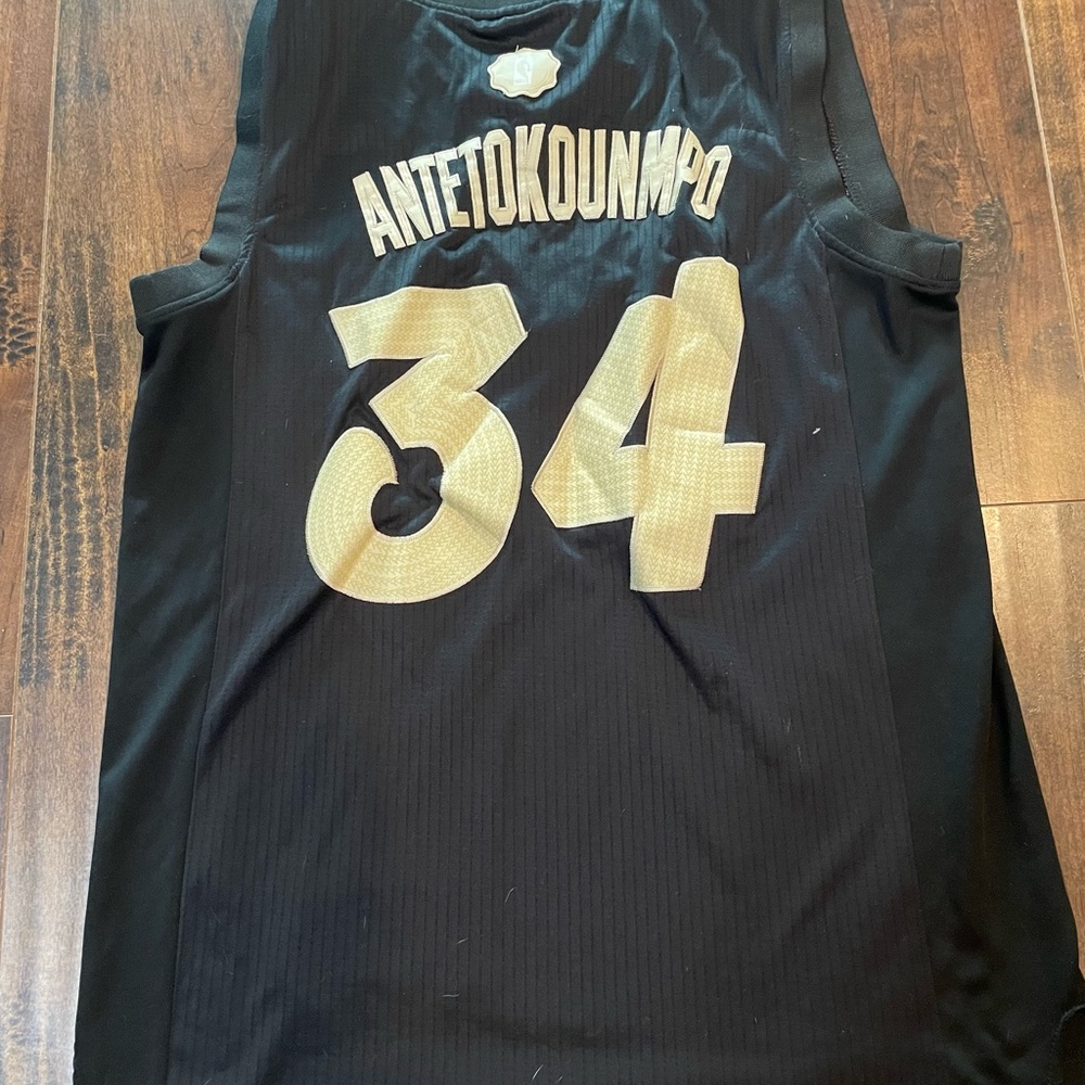 Milwaukee Bucks Giannis Antetokounmpo Christmas Day jersey